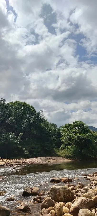 Ponmudi Dale. Homestay Kallar