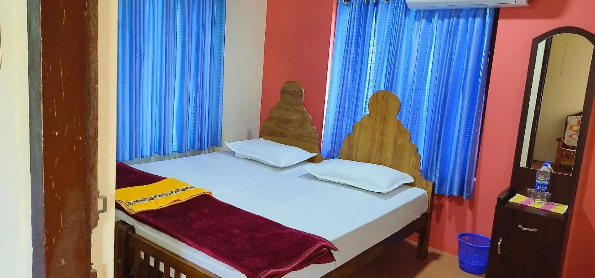 Ponmudi Dale. Homestay Kallar